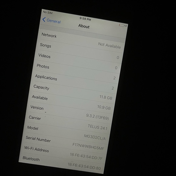 Gold IPhone 6 11GB - Picture 4 of 4